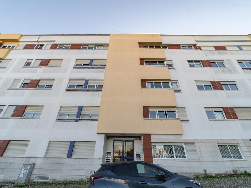 Apartamento T3 com Terraço de 70 m² e Box - Quinta do Castelo - Image 26