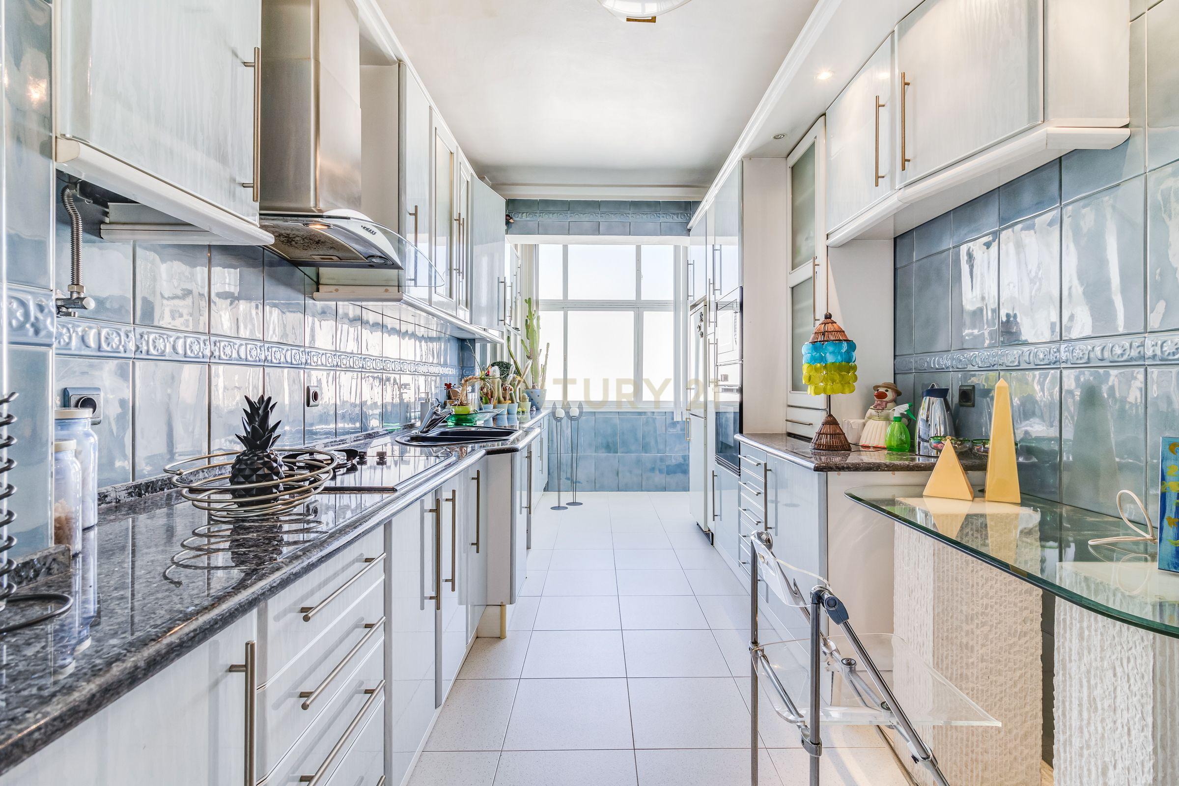 Apartamento T5 com 170 m² em Queluz de Baixo – Amplo e Bem Localizado - Image 1