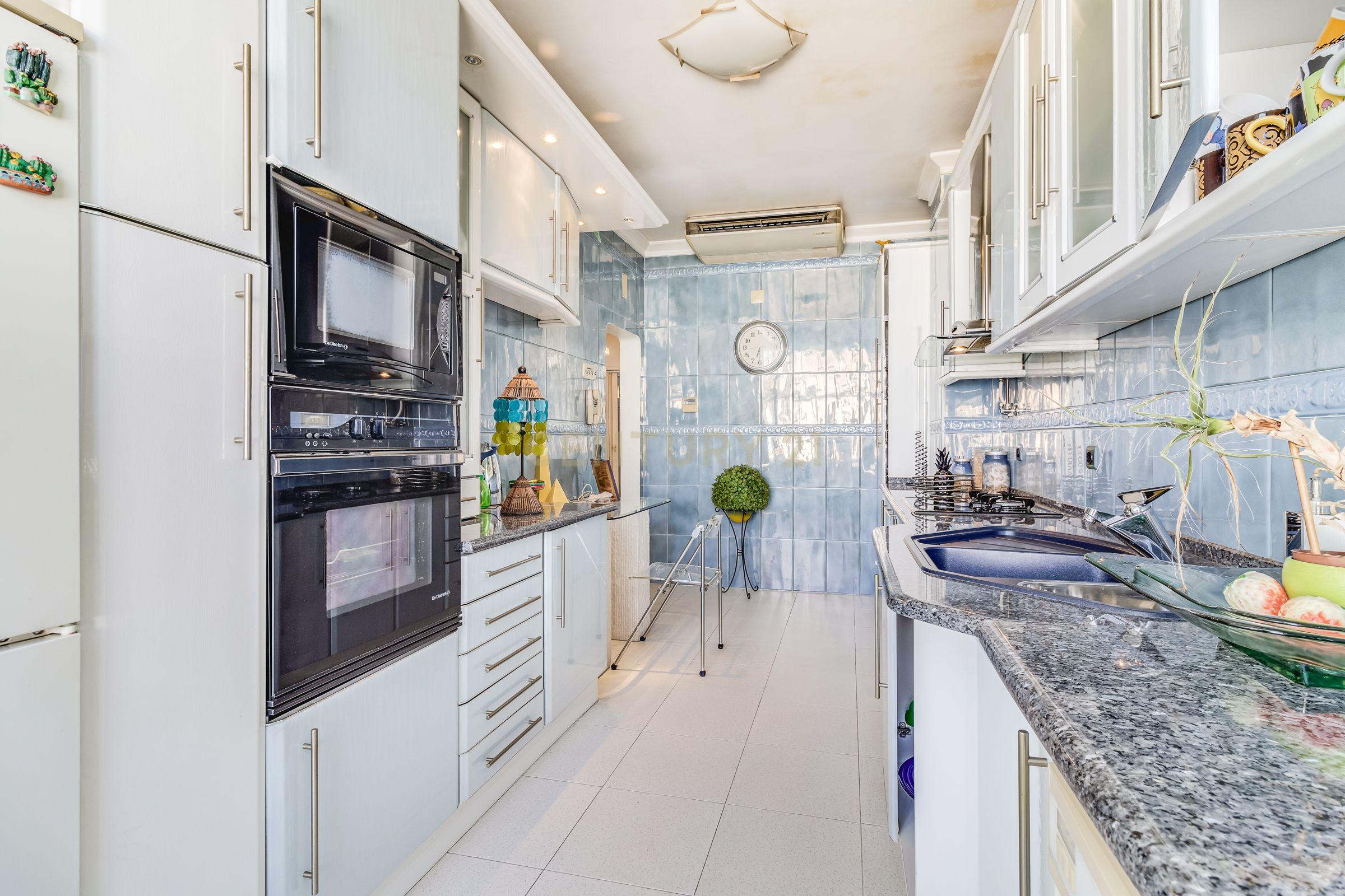 Apartamento T5 com 170 m² em Queluz de Baixo – Amplo e Bem Localizado - Image 4