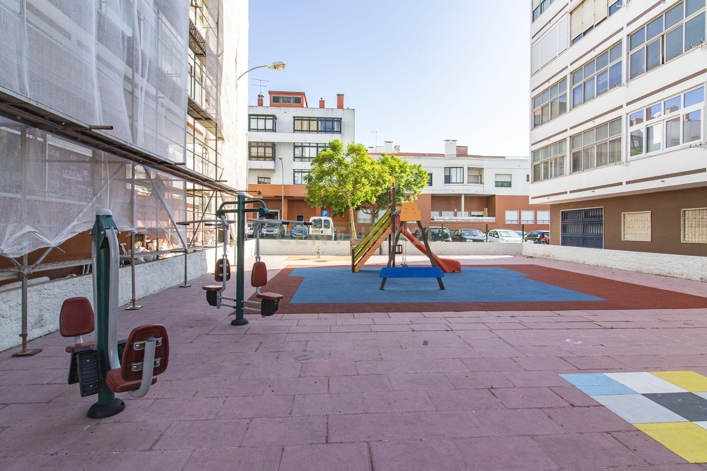 Apartamento T5 com 170 m² em Queluz de Baixo – Amplo e Bem Localizado - Image 25