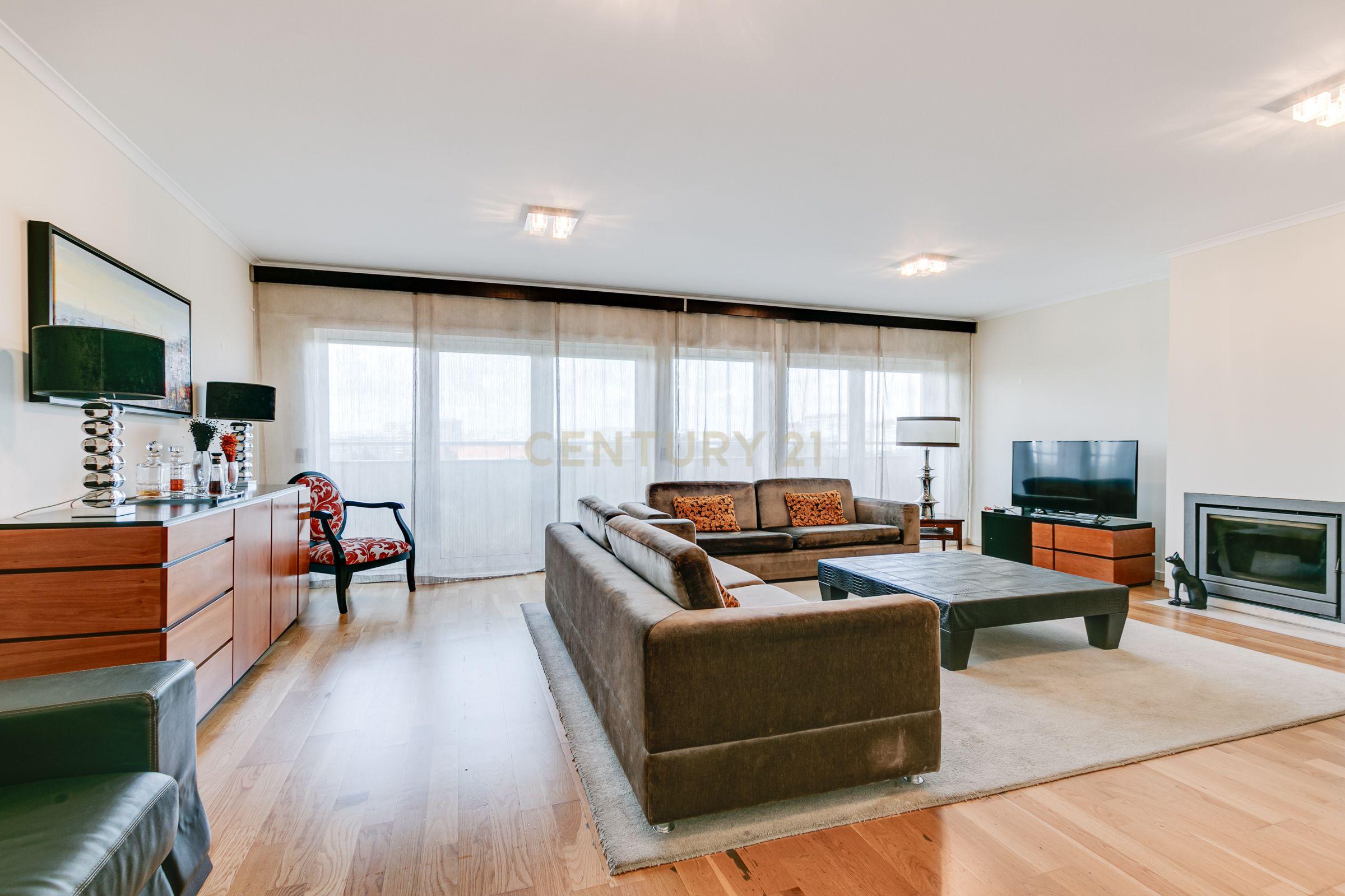 Apartamento T5 em Benfica – 240m² | Junto ao Estádio do Benfica - Image 3