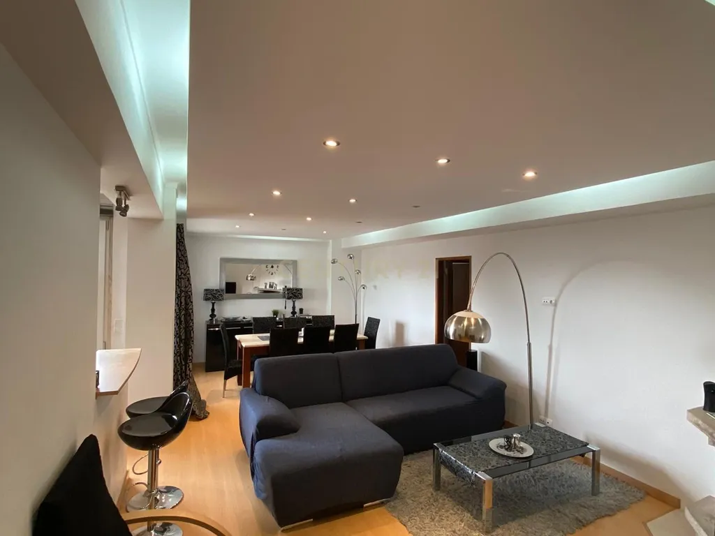 Apartamento T2 mobilado e equipado em Carcavelos - Image 11