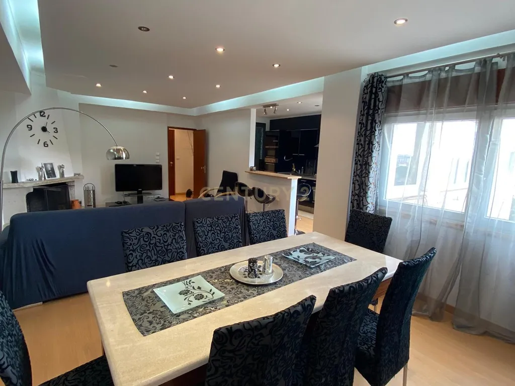 Apartamento T2 mobilado e equipado em Carcavelos - Image 3