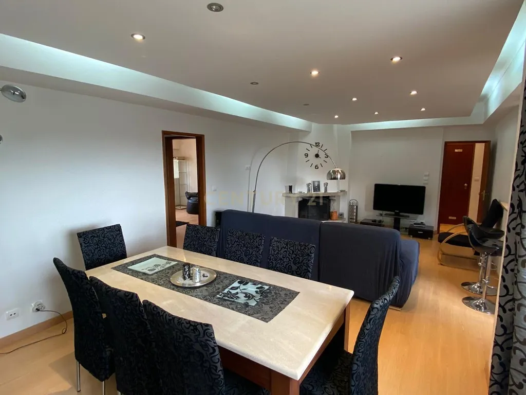 Apartamento T2 mobilado e equipado em Carcavelos - Image 2