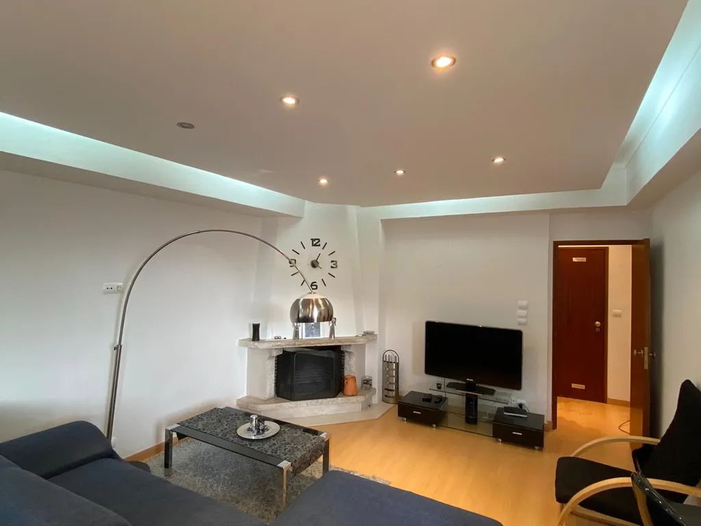 Apartamento T2 mobilado e equipado em Carcavelos - Image 4