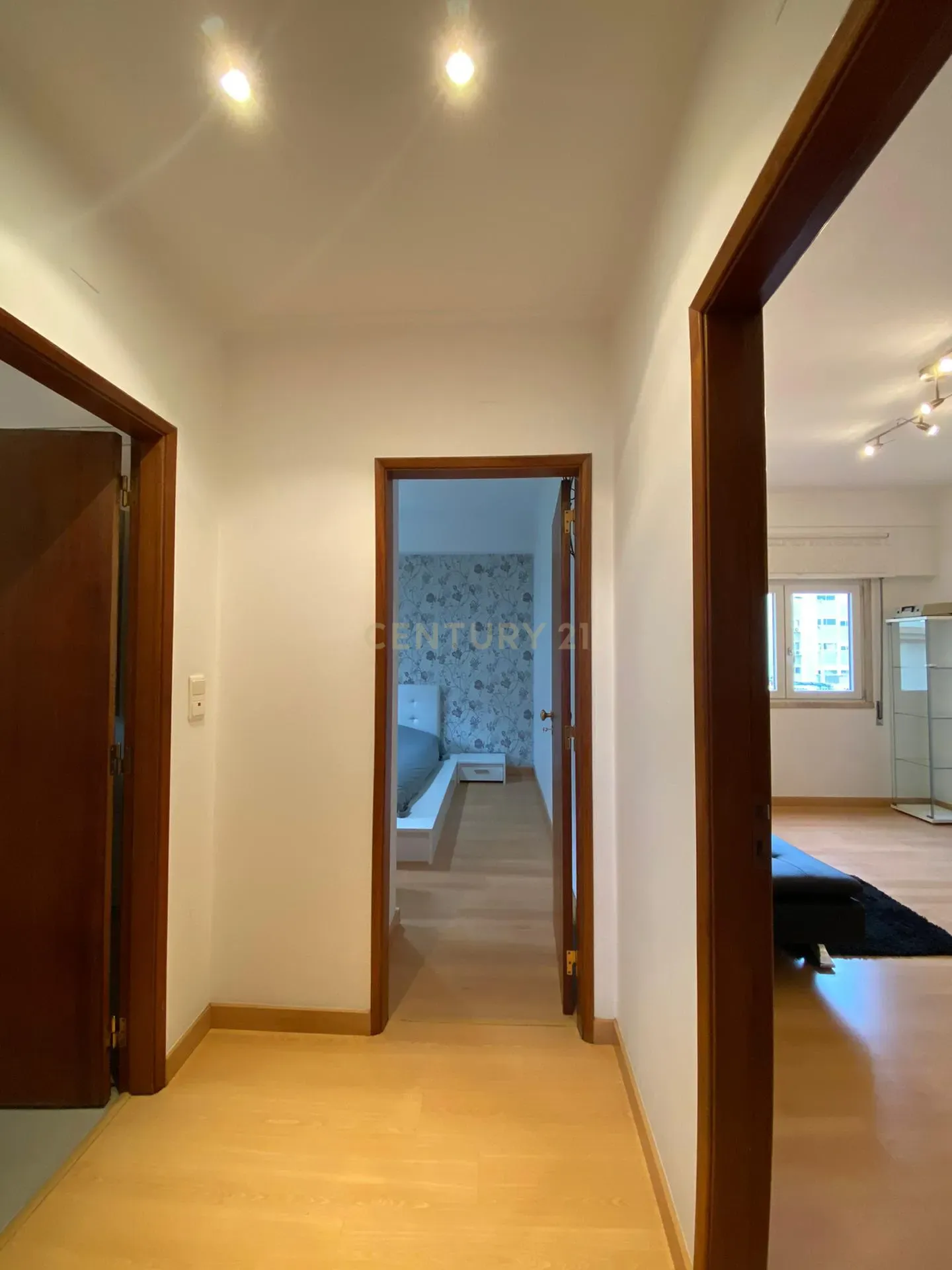 Fotografia 8 de Apartamento T2 mobilado e equipado em Carcavelos