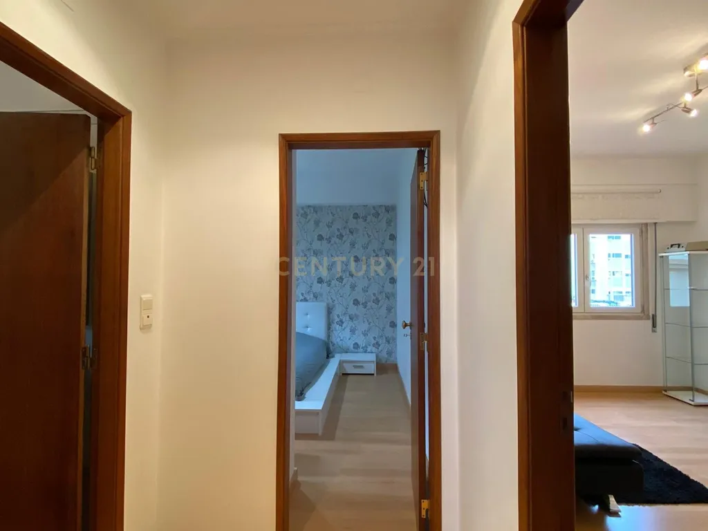 Apartamento T2 mobilado e equipado em Carcavelos - Image 8