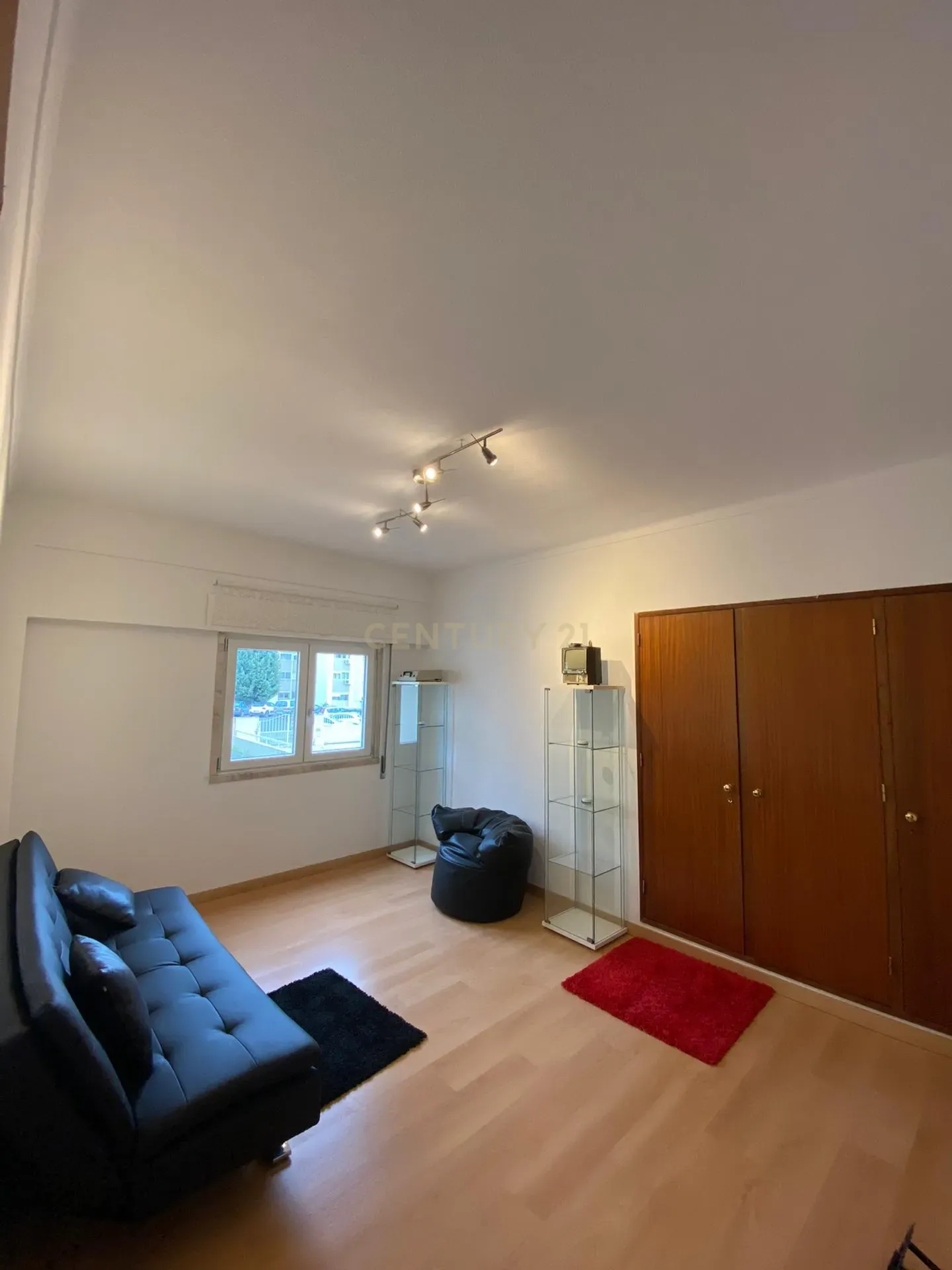 Fotografia 9 de Apartamento T2 mobilado e equipado em Carcavelos