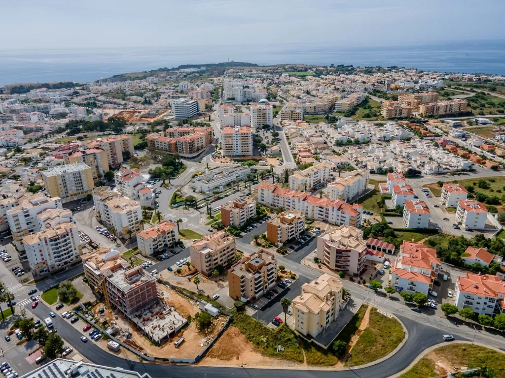 Arrendamento Anual | T2 Espaçoso em Lagos – Excelente Localização - Image 19