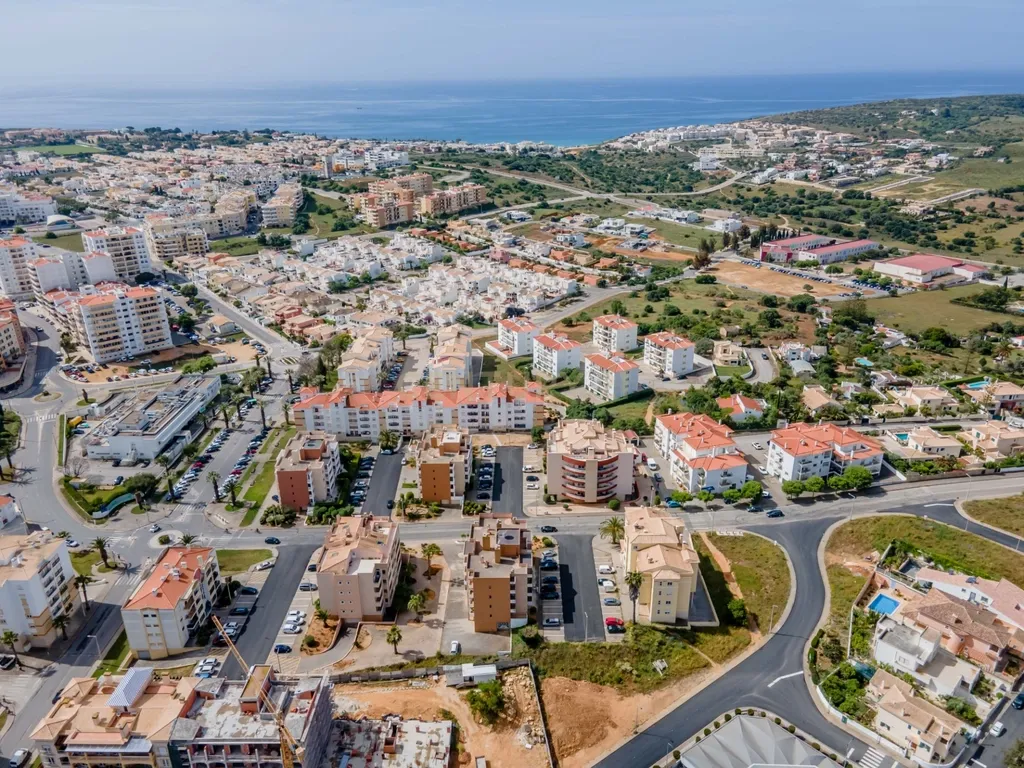Arrendamento Anual | T2 Espaçoso em Lagos – Excelente Localização - Image 18
