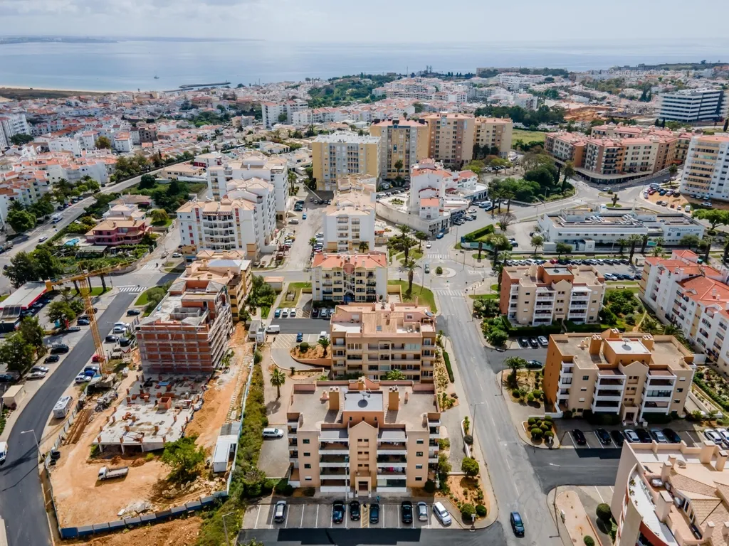 Arrendamento Anual | T2 Espaçoso em Lagos – Excelente Localização - Image 17