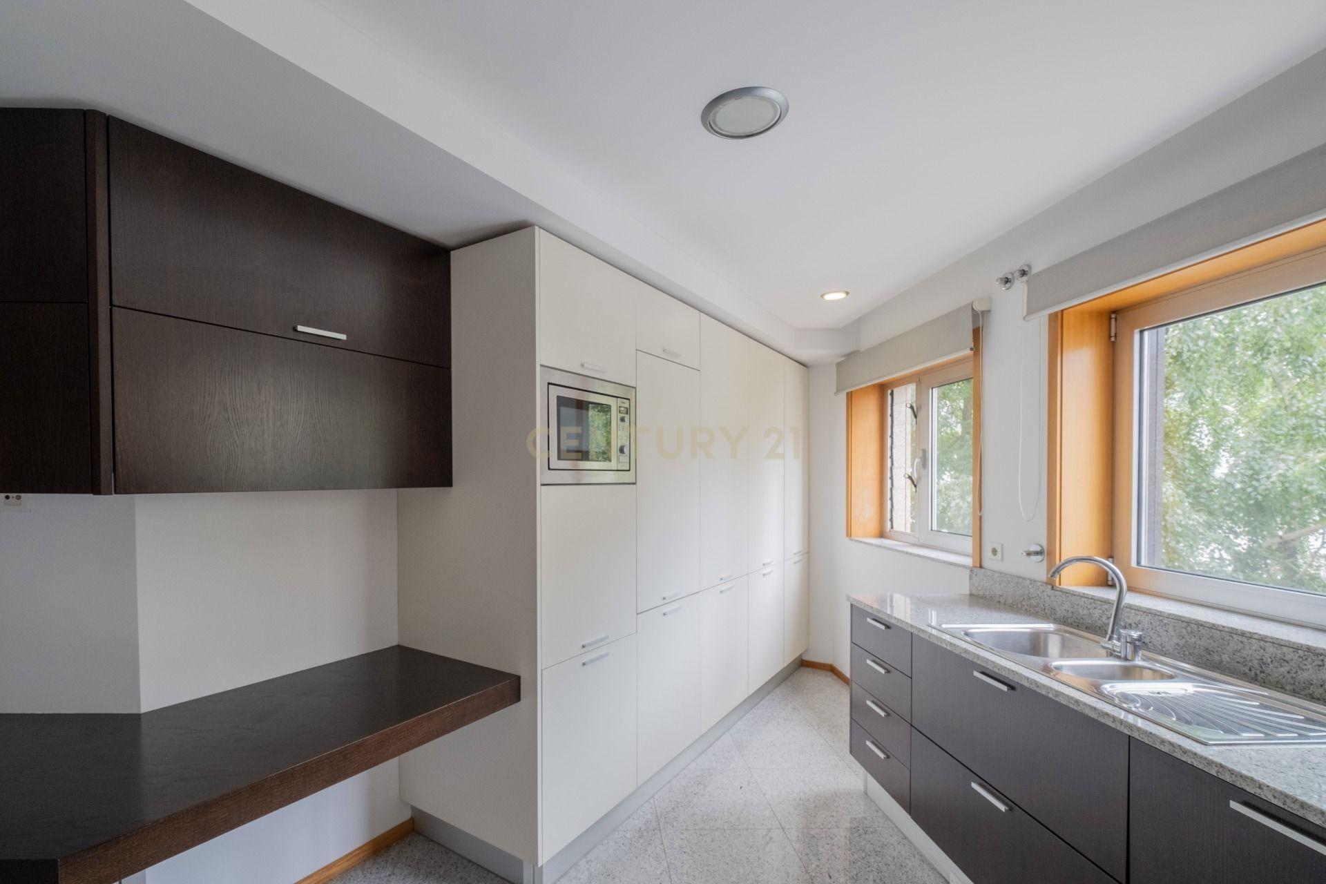 Fotografia 9 de Apartamento t2 para arrendamento com garagem junto avenida dos combatentes