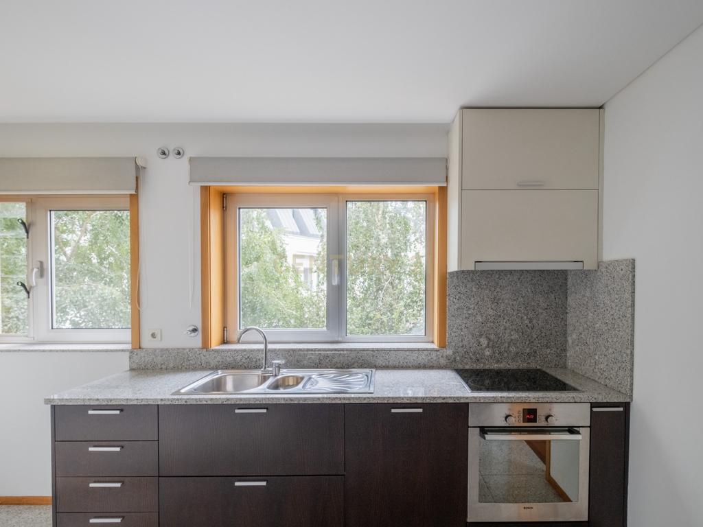 Apartamento t2 para arrendamento com garagem junto avenida dos combatentes - Image 8