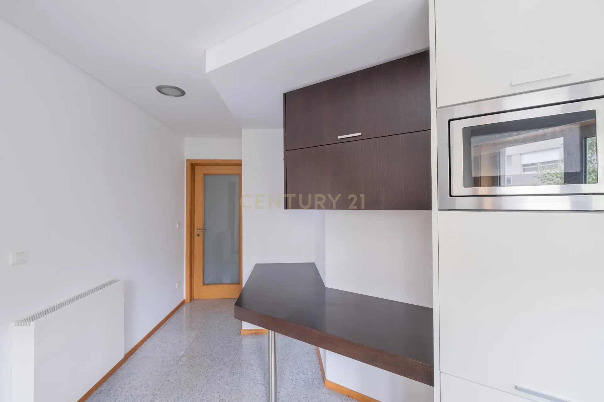 Fotografia 10 de Apartamento t2 para arrendamento com garagem junto avenida dos combatentes