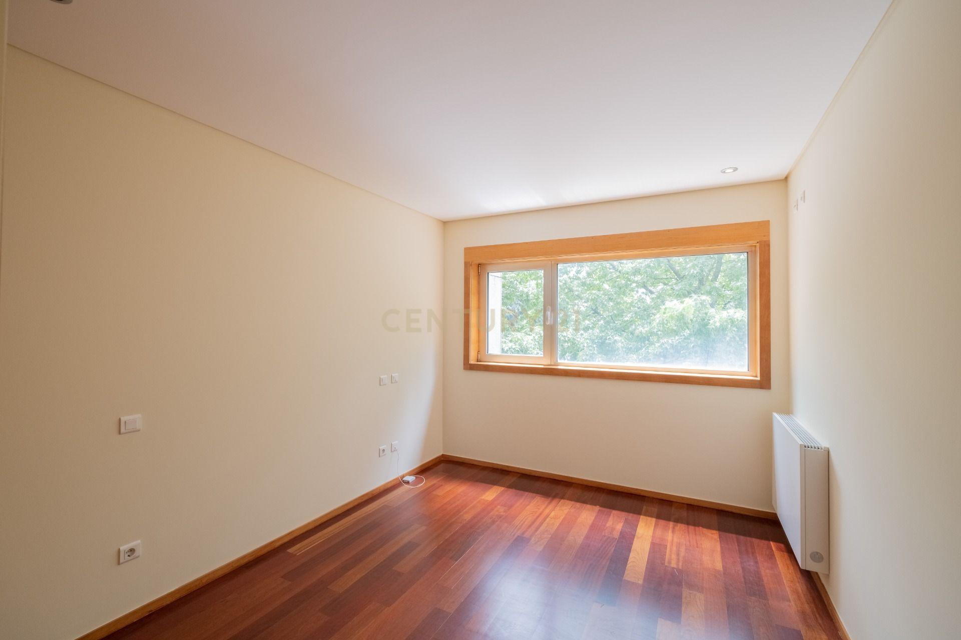 Fotografia 11 de Apartamento t2 para arrendamento com garagem junto avenida dos combatentes