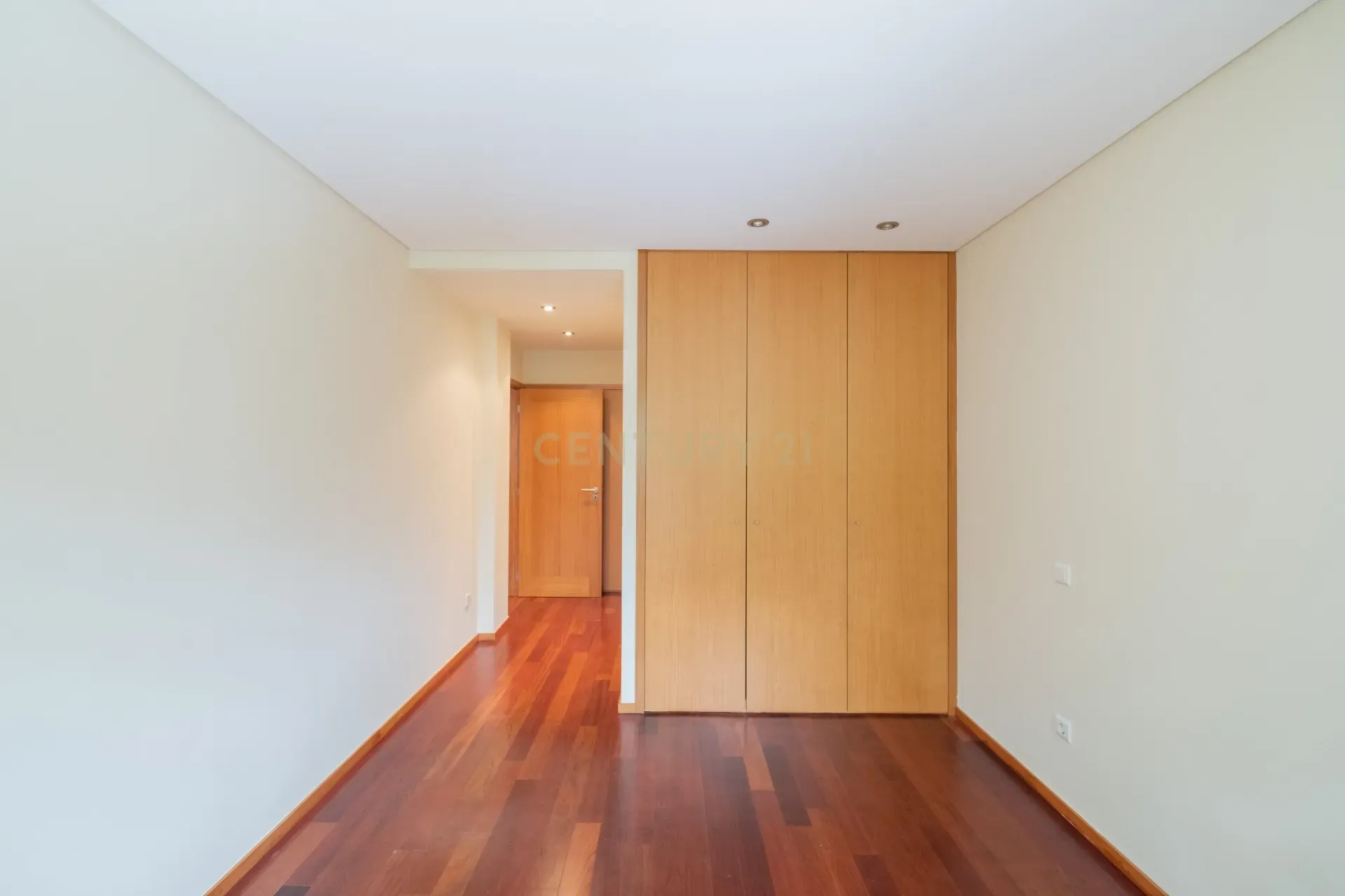 Fotografia 12 de Apartamento t2 para arrendamento com garagem junto avenida dos combatentes