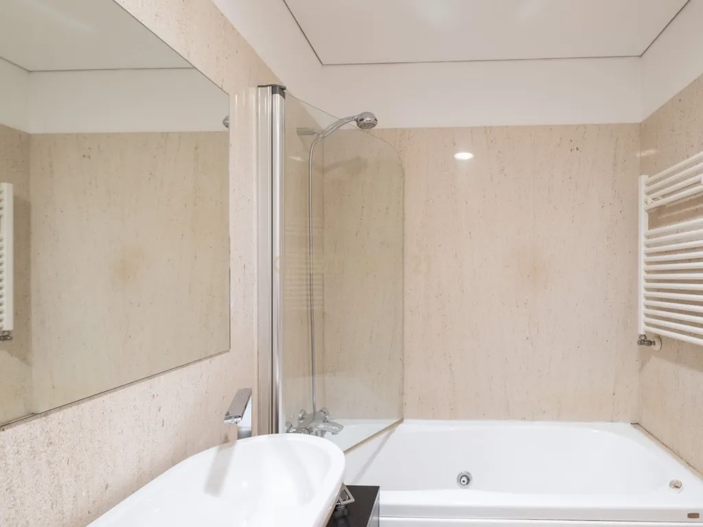 Apartamento t2 para arrendamento com garagem junto avenida dos combatentes - Image 14