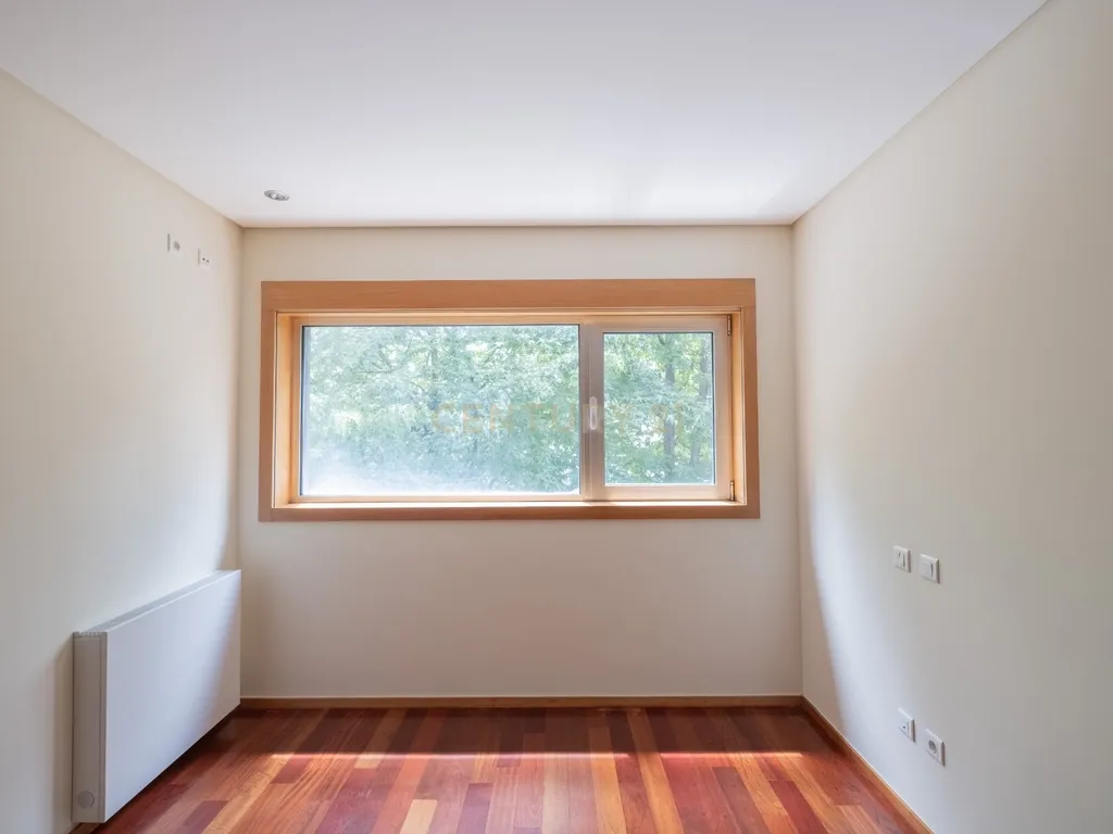 Apartamento t2 para arrendamento com garagem junto avenida dos combatentes - Image 15