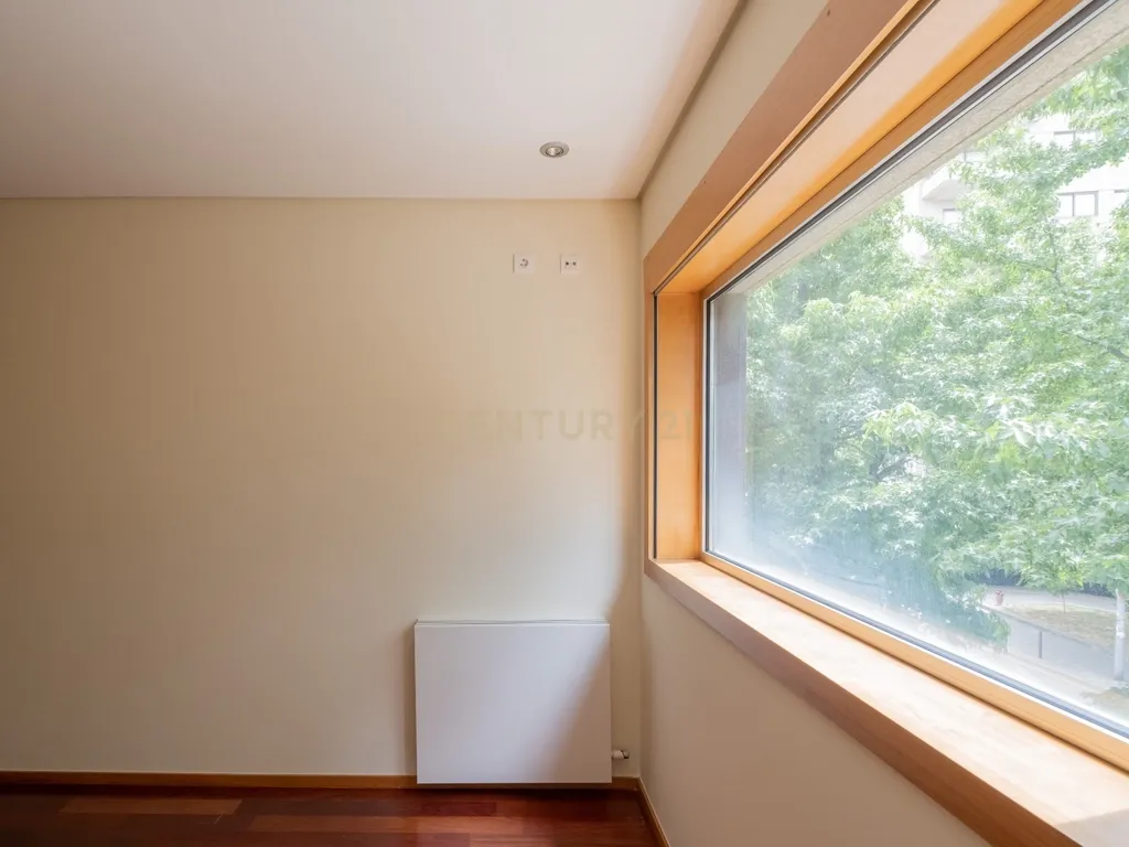Apartamento t2 para arrendamento com garagem junto avenida dos combatentes - Image 16