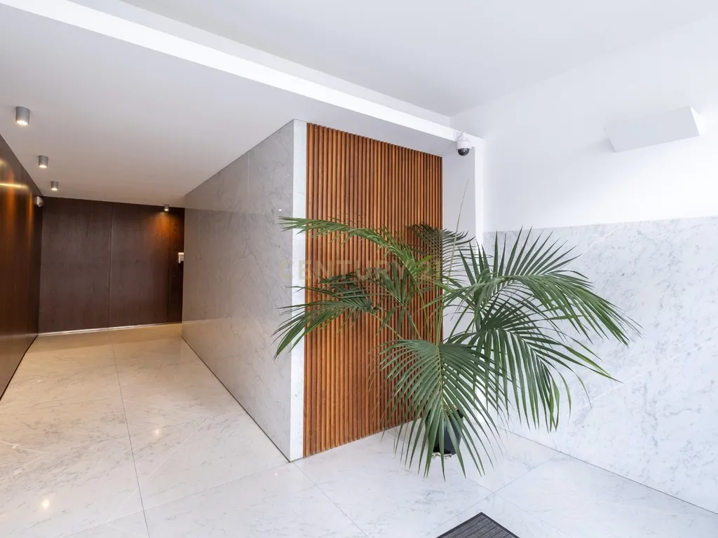 Apartamento t2 para arrendamento com garagem junto avenida dos combatentes - Image 1