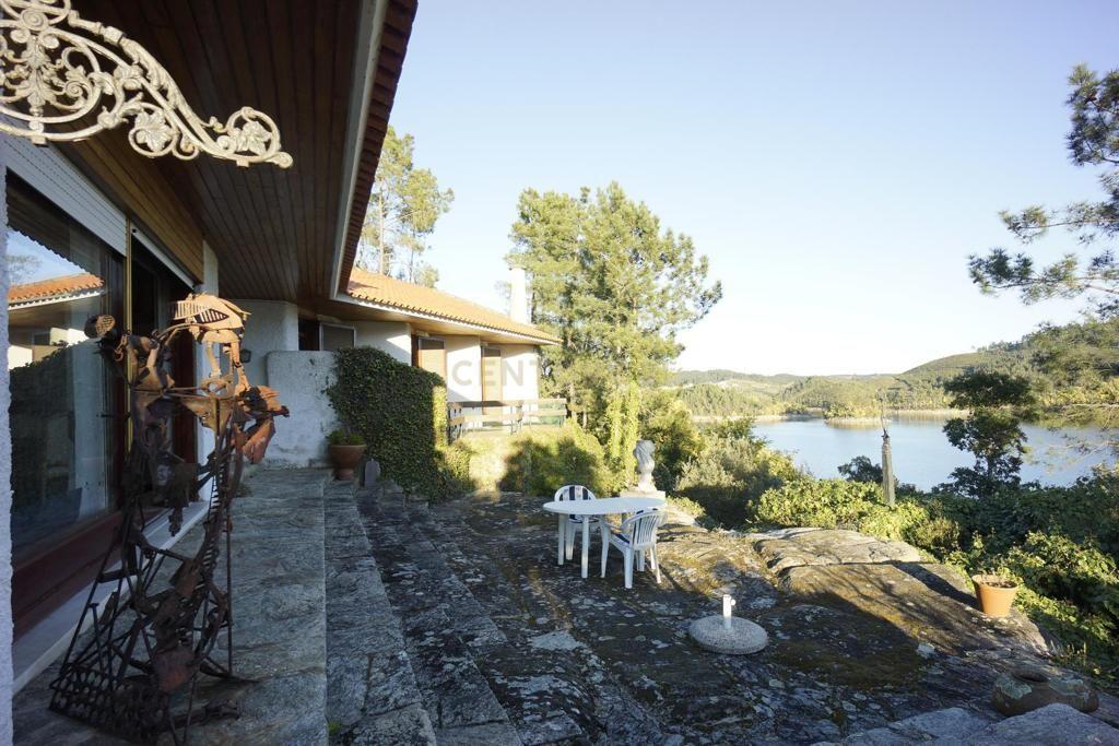 Moradia de Charme com vista privilegiada e acesso privativo à barragem Castelo de Bode com projeto aprovado para a construção de cinco moradias independentes - Image 8