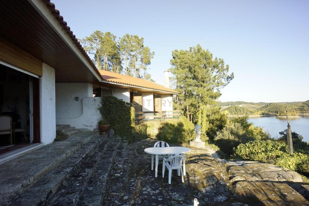Moradia de Charme com vista privilegiada e acesso privativo à barragem Castelo de Bode com projeto aprovado para a construção de cinco moradias independentes - Image 7