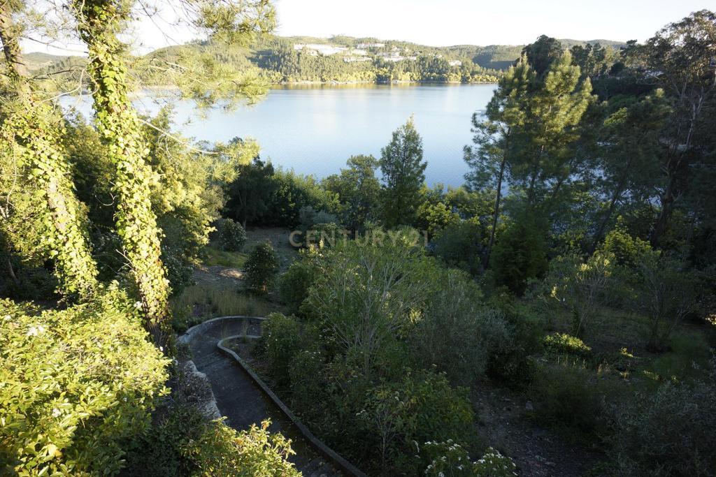 Moradia de Charme com vista privilegiada e acesso privativo à barragem Castelo de Bode com projeto aprovado para a construção de cinco moradias independentes - Image 6