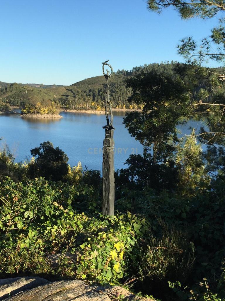 Moradia de Charme com vista privilegiada e acesso privativo à barragem Castelo de Bode com projeto aprovado para a construção de cinco moradias independentes - Image 5