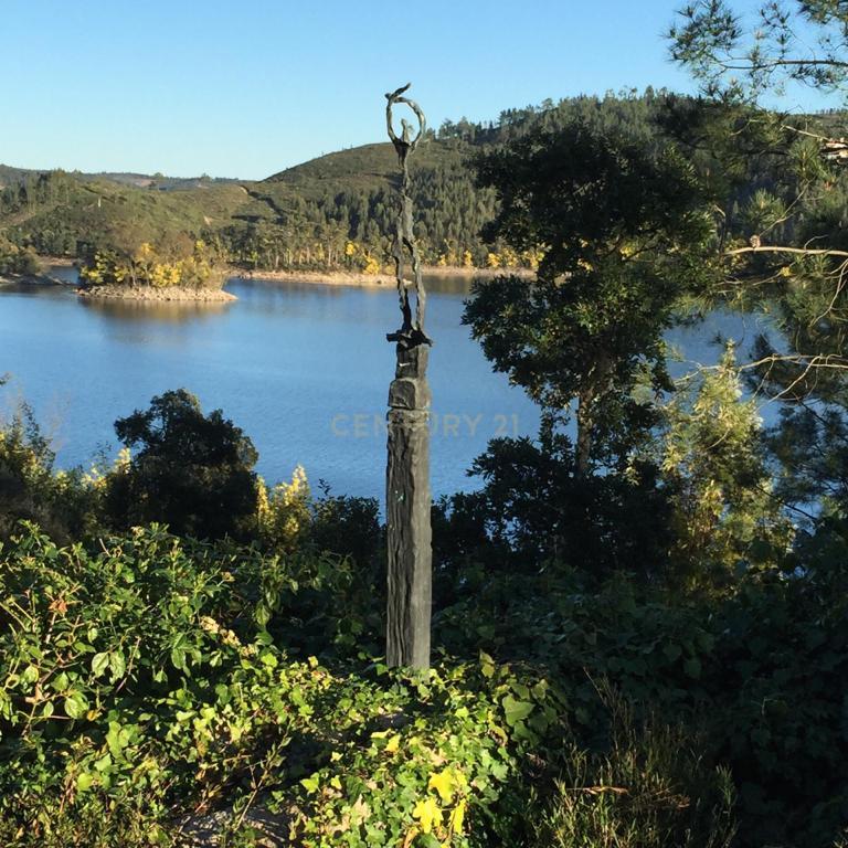 Moradia de Charme com vista privilegiada e acesso privativo à barragem Castelo de Bode com projeto aprovado para a construção de cinco moradias independentes - Image 5