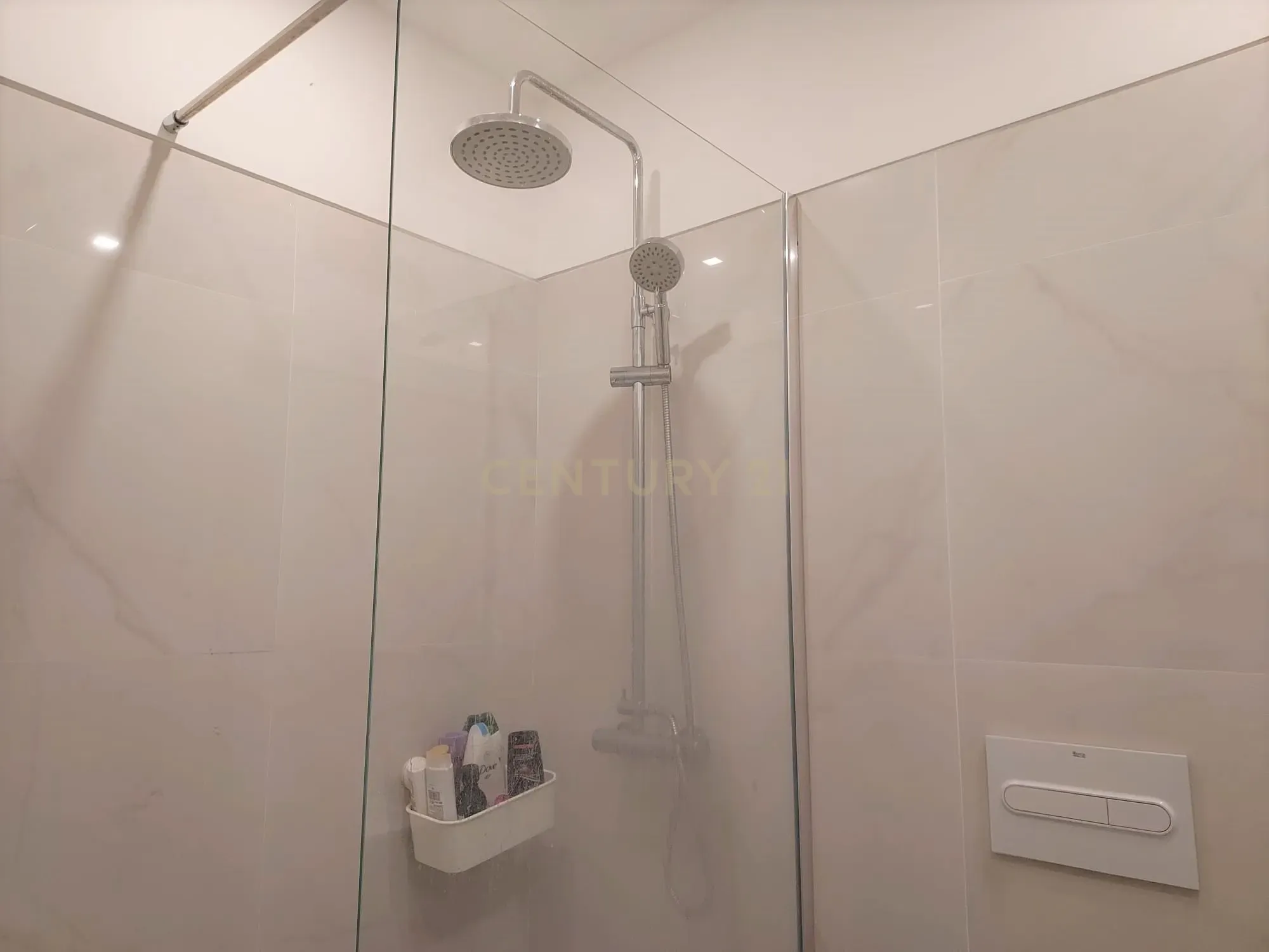Apartamento T3 convertido em T4, totalmente remodelado, na Estrada de Benfica, Lisboa - Image 13