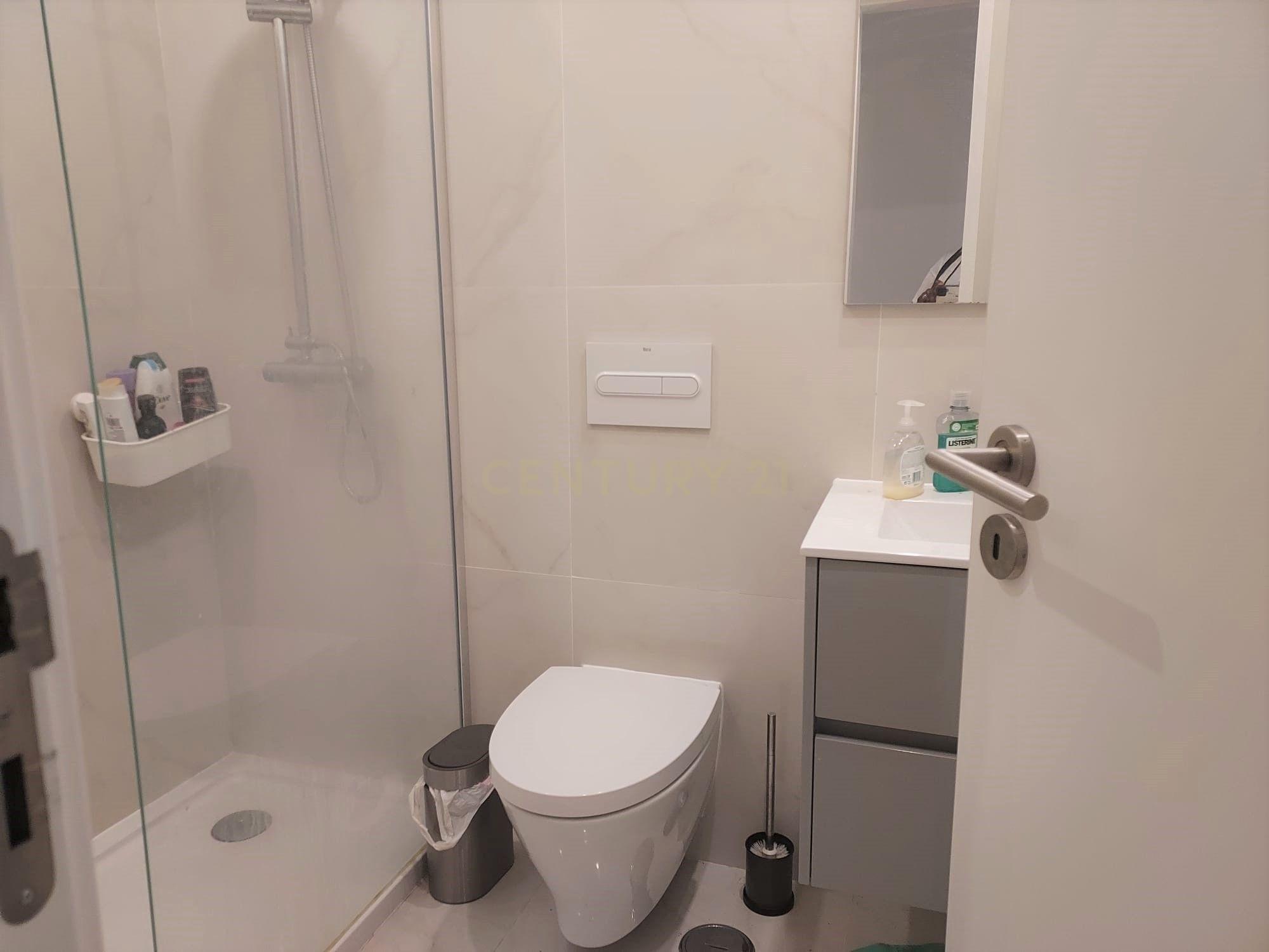 Apartamento T3 convertido em T4, totalmente remodelado, na Estrada de Benfica, Lisboa - Image 12