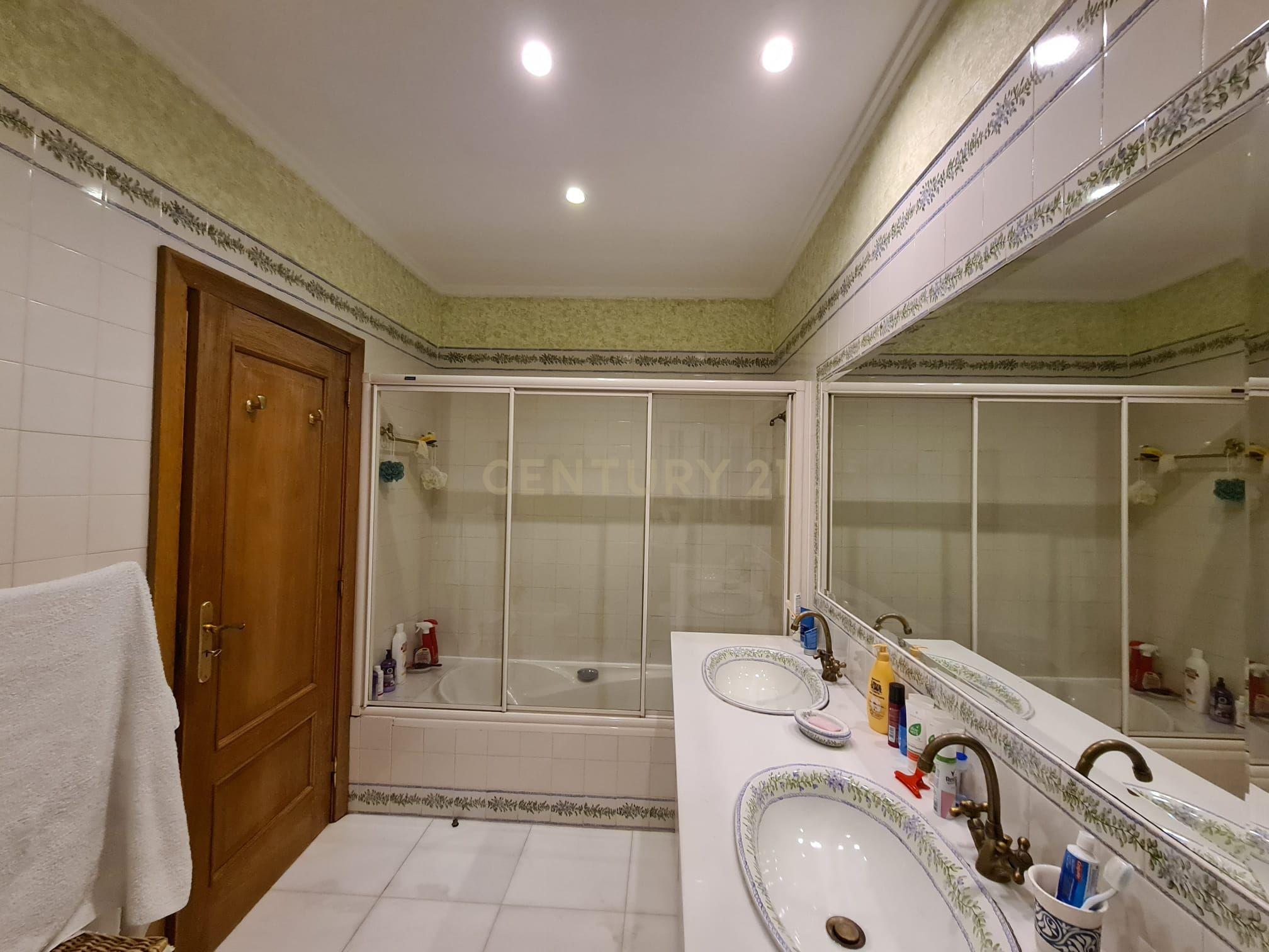 Moradia T5 em Vila Franca de Xira - Image 32