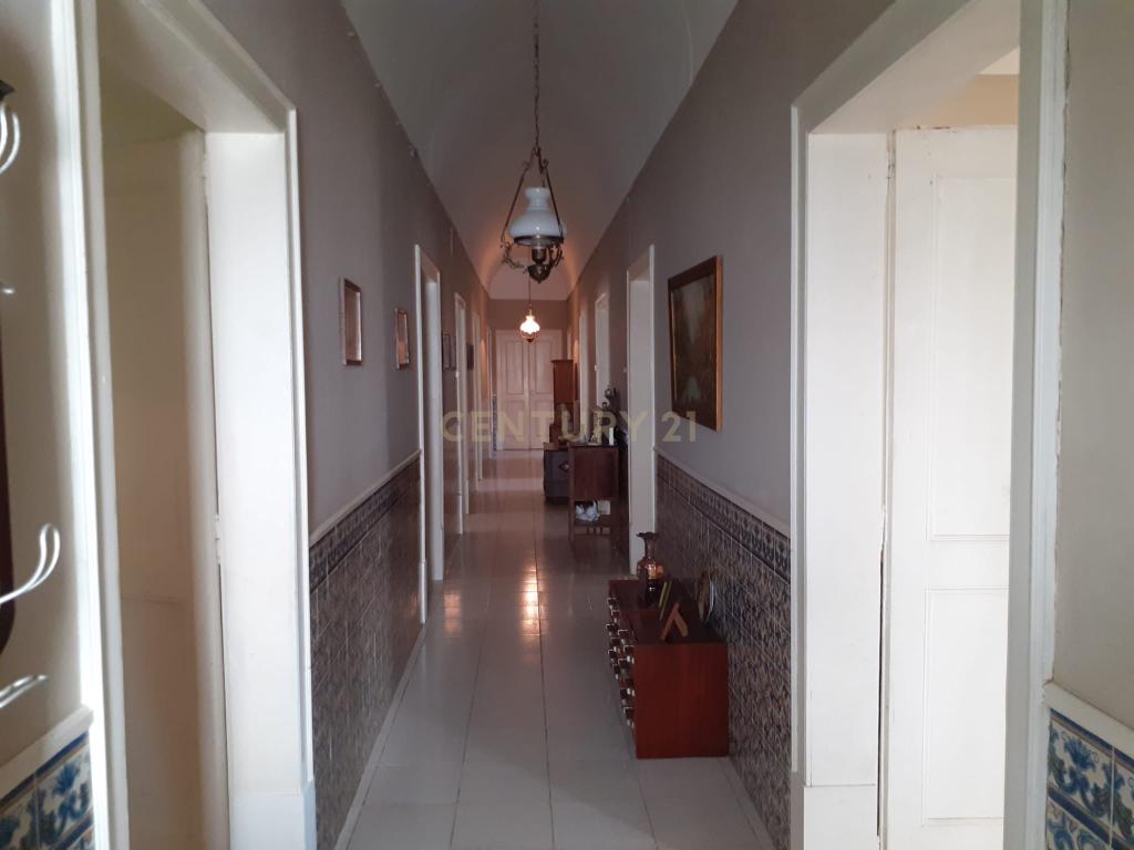 Casa Senhorial, situado na rua de Mourão, 37 em Reguengos de Monsaraz. - Image 20