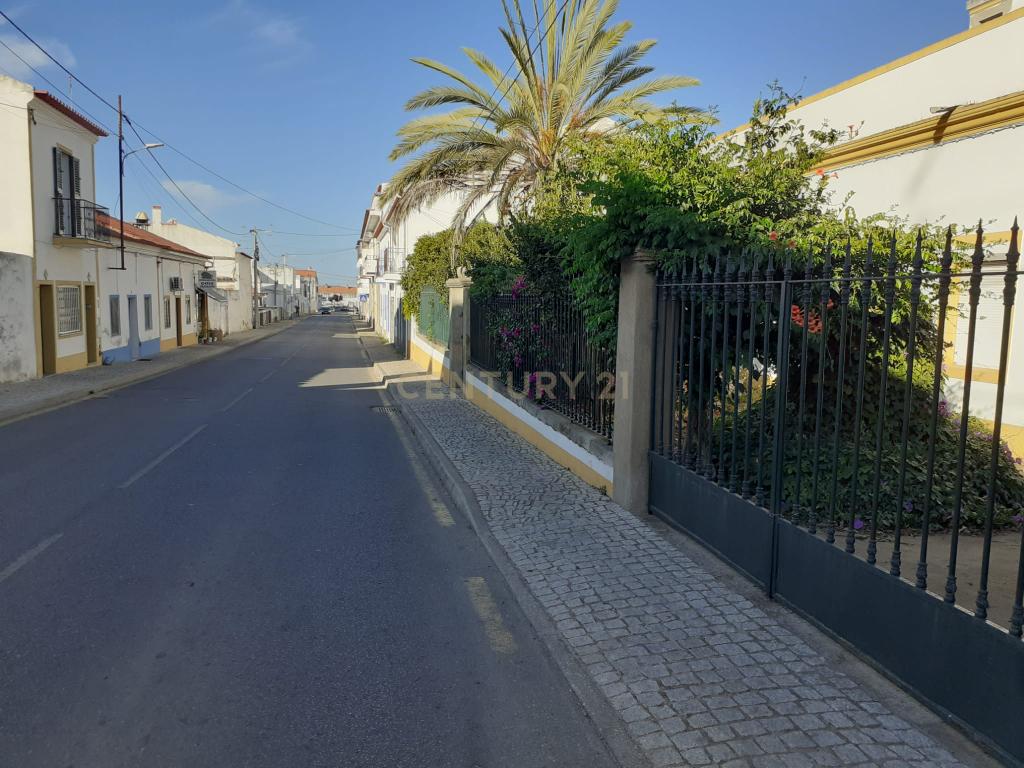 Casa Senhorial, situado na rua de Mourão, 37 em Reguengos de Monsaraz. - Image 4
