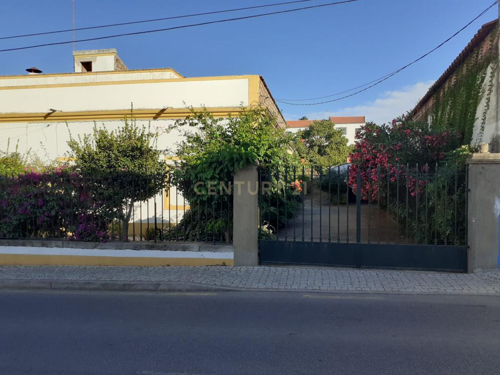 Casa Senhorial, situado na rua de Mourão, 37 em Reguengos de Monsaraz. - Image 5