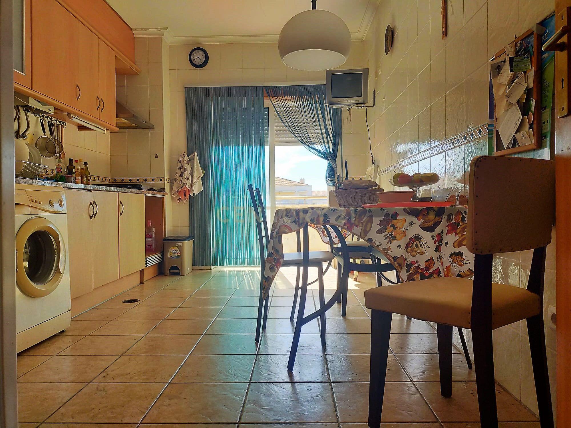 Apartamento T2 com garagem e sótão na Gala, Figueira da Foz - Image 5