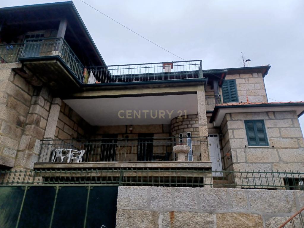 Moradia Secular T6, recuperada em Sande, Marco de Canaveses - Image 3