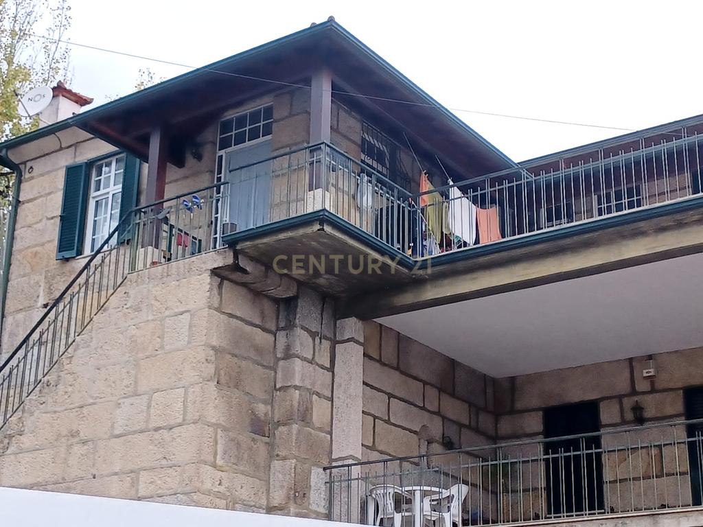 Moradia Secular T6, recuperada em Sande, Marco de Canaveses - Image 4