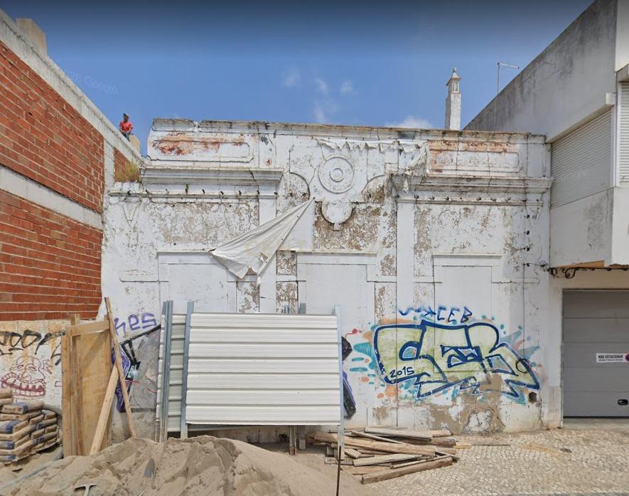 Moradia para recuperação total com terreno de 150m2 e 73m2 de área de construção - Faro - Image 2