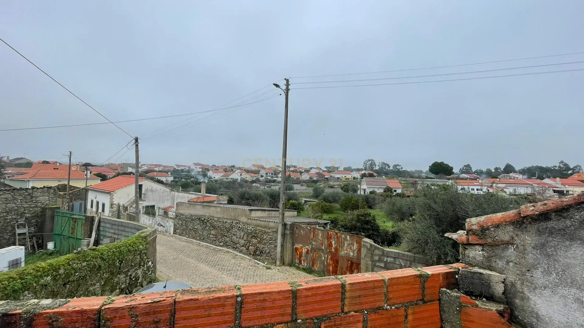 Moradia com logradouro e garagem - Escalos de Baixo - Castelo Branco - Image 1