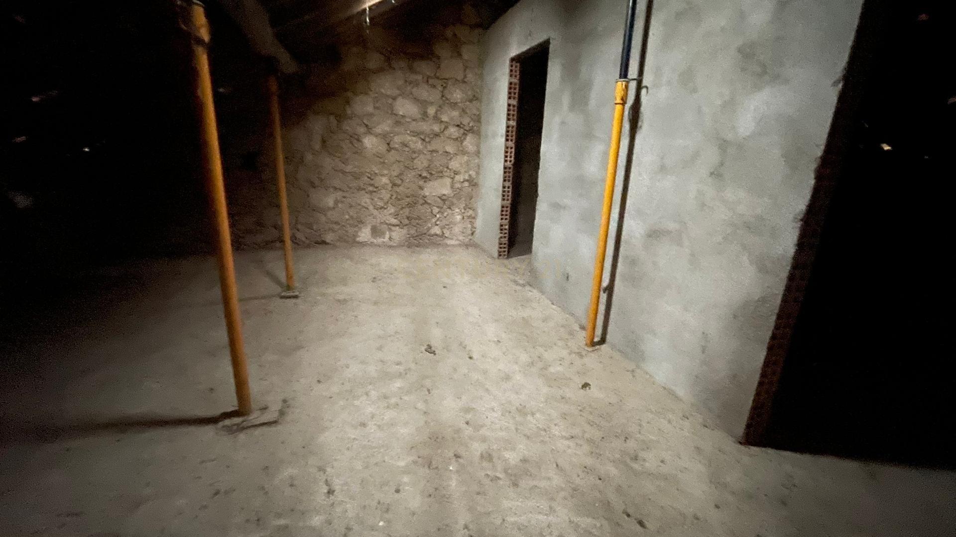 Moradia com logradouro e garagem - Escalos de Baixo - Castelo Branco - Image 10
