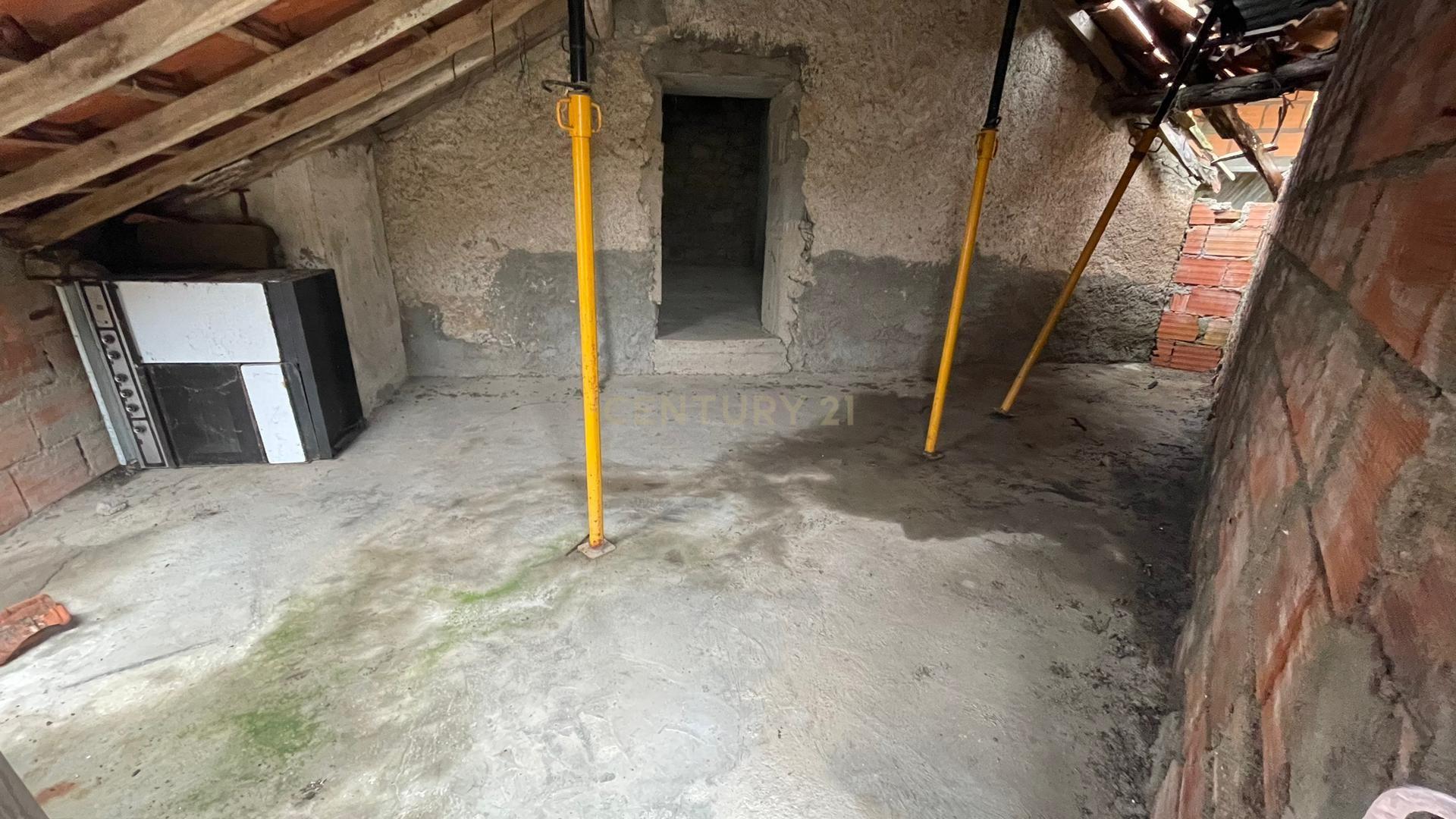 Moradia com logradouro e garagem - Escalos de Baixo - Castelo Branco - Image 9