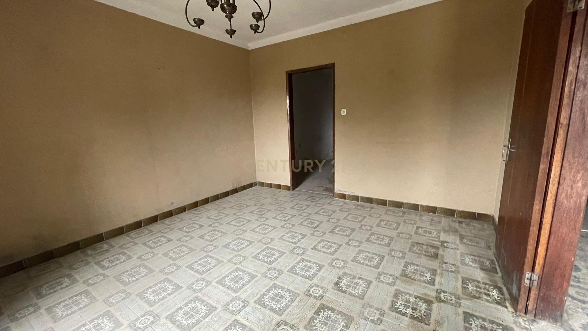 Moradia com logradouro e garagem - Escalos de Baixo - Castelo Branco - Image 3