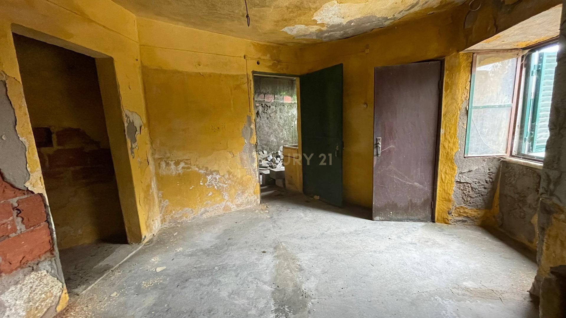 Moradia com logradouro e garagem - Escalos de Baixo - Castelo Branco - Image 8