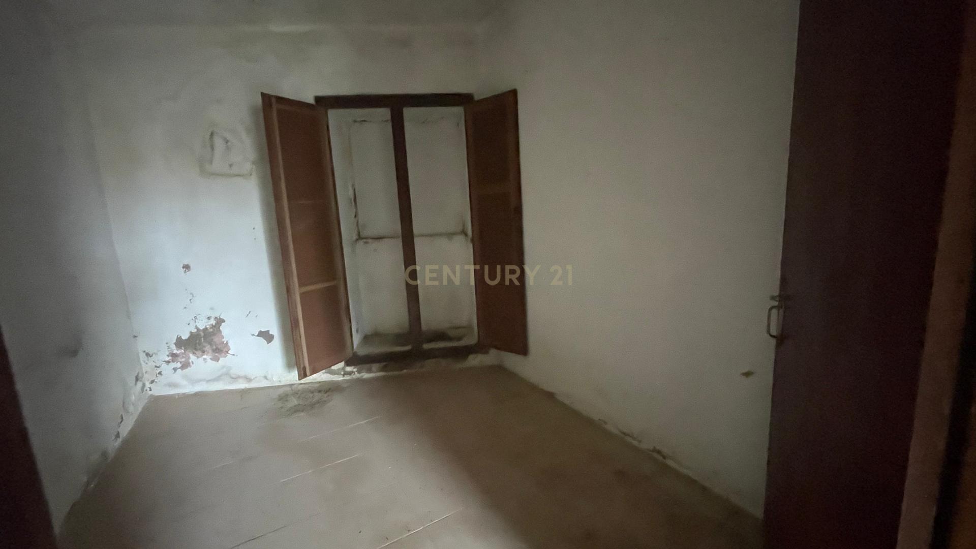 Moradia com logradouro e garagem - Escalos de Baixo - Castelo Branco - Image 7