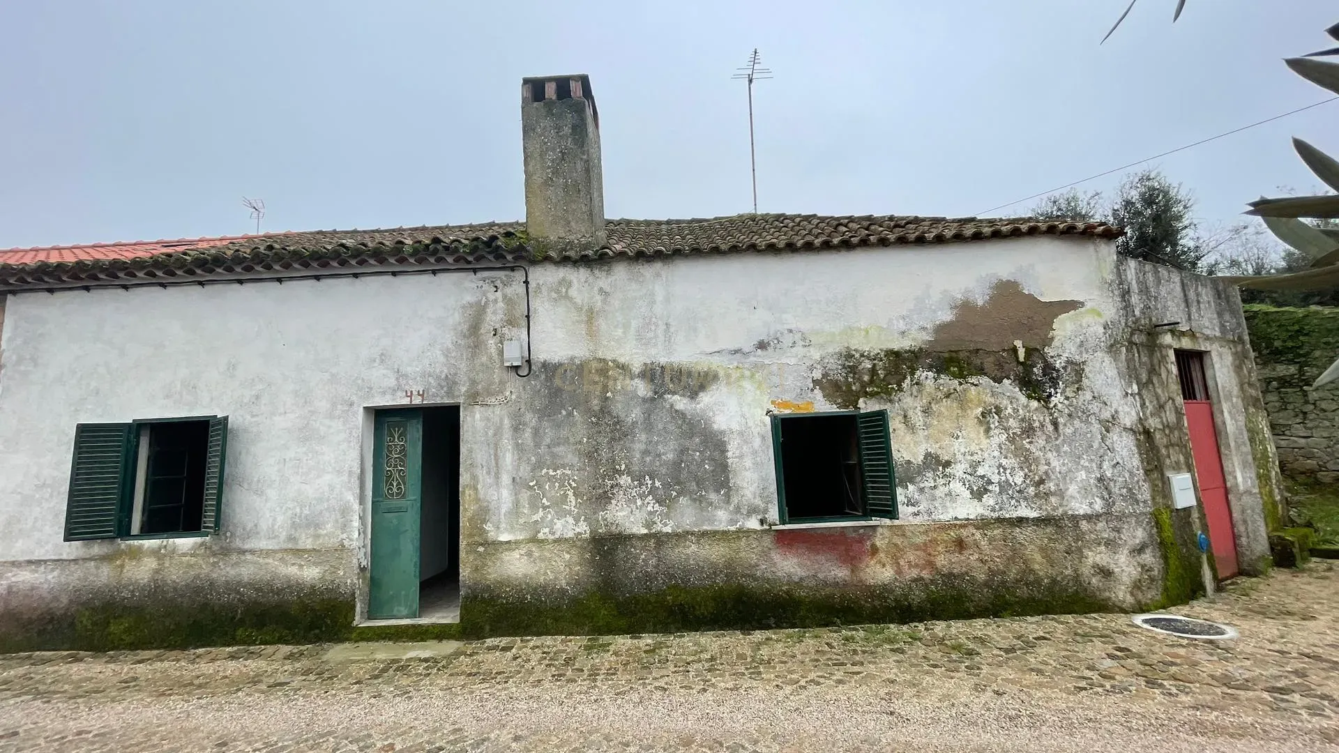 Moradia com logradouro e garagem - Escalos de Baixo - Castelo Branco - Image 4