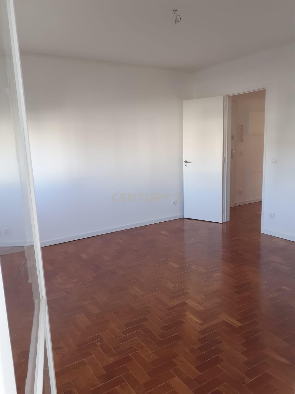 Fotografia 7 de T3 para arrendamento em Oeiras perto da praia!! Bora aproveitar!