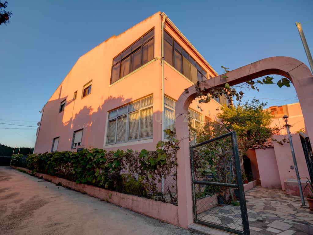 Moradia T4 em lote urbano em Montenegro - Image 5