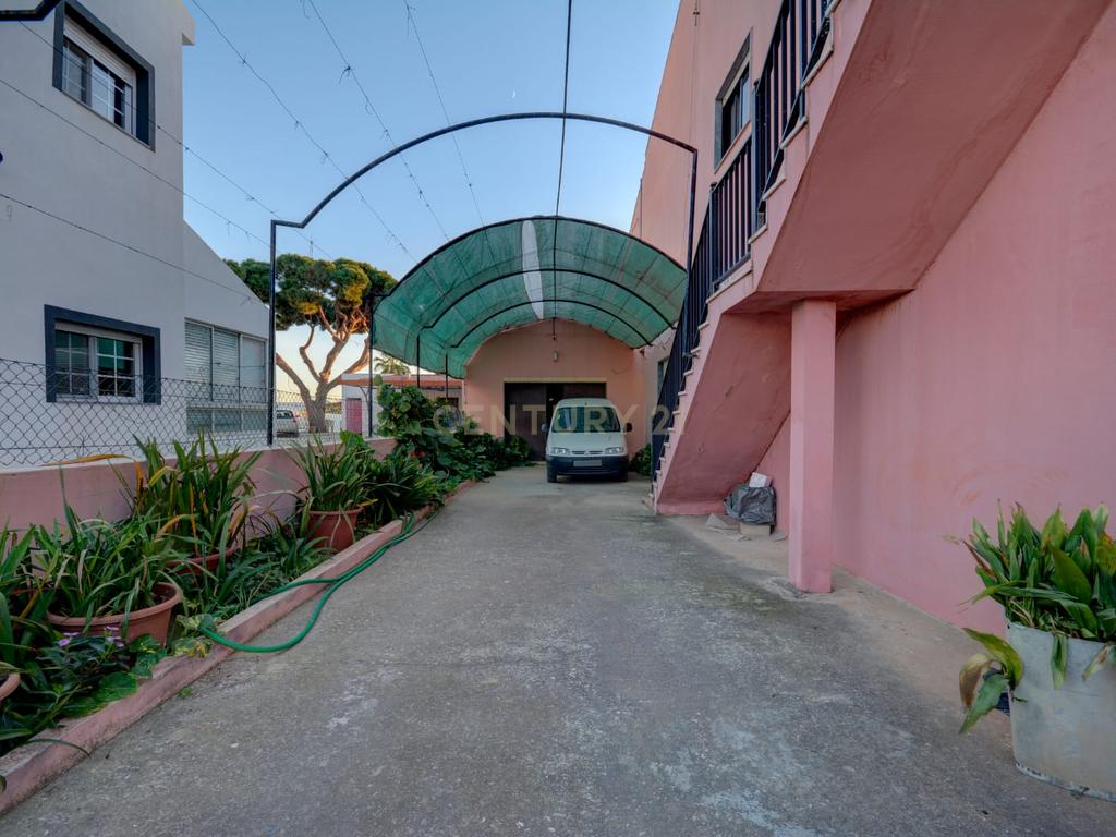 Moradia T4 em lote urbano em Montenegro - Image 6