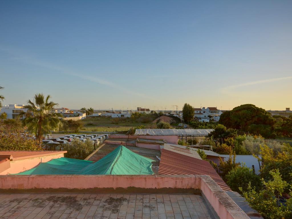 Moradia T4 em lote urbano em Montenegro - Image 2